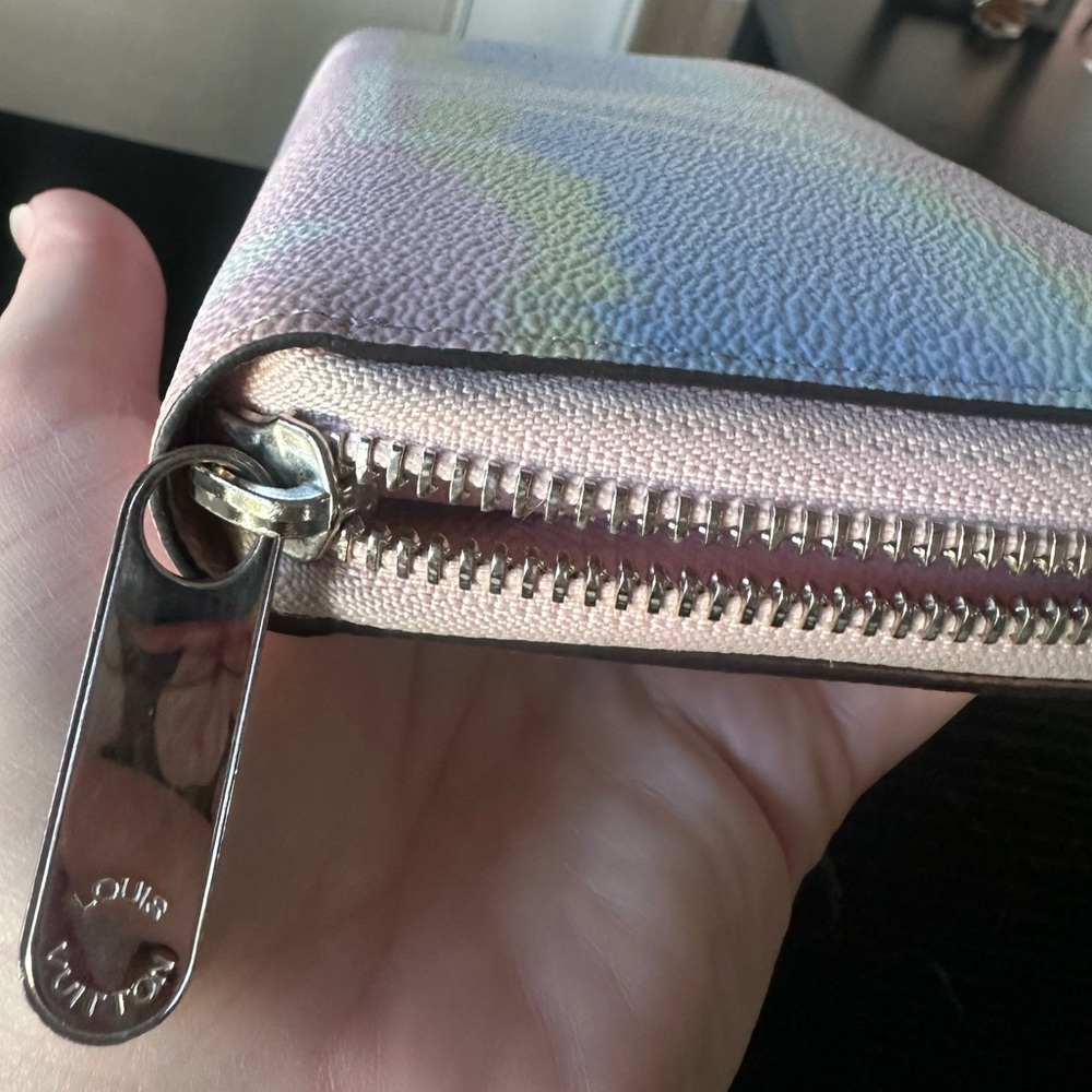 Limited Edition Louis Vuitton Escale Pastel zippy wallet card holder - Picture 13 of 16